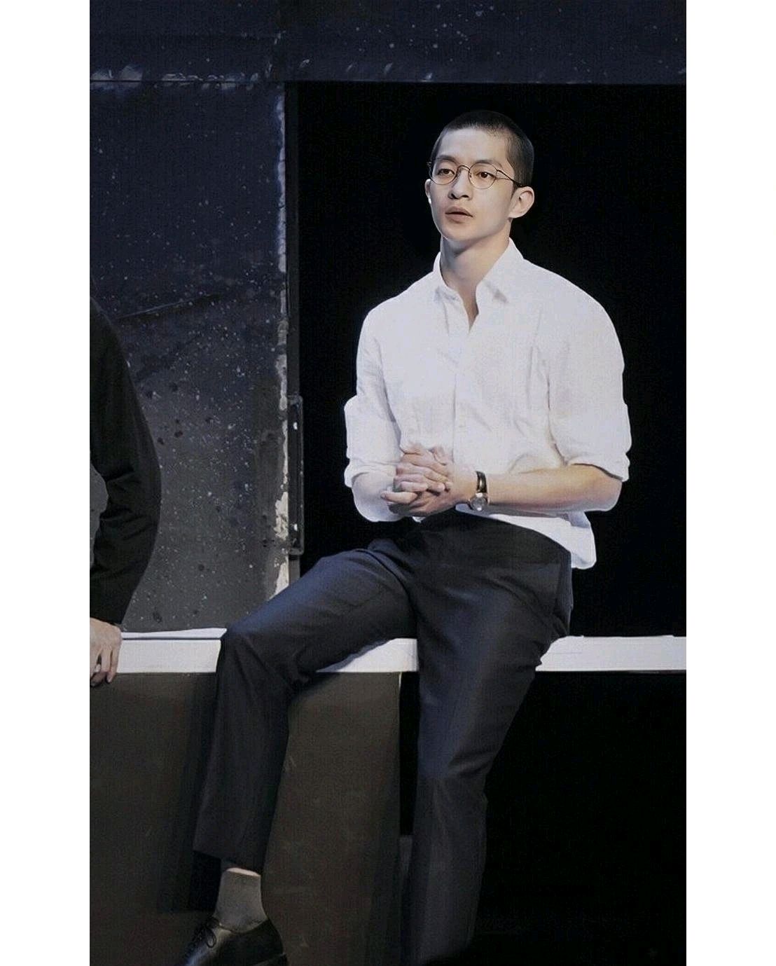 肌肉寸头男复出拍戏:屈楚萧展现惊人变化,身材颜值依旧在线!