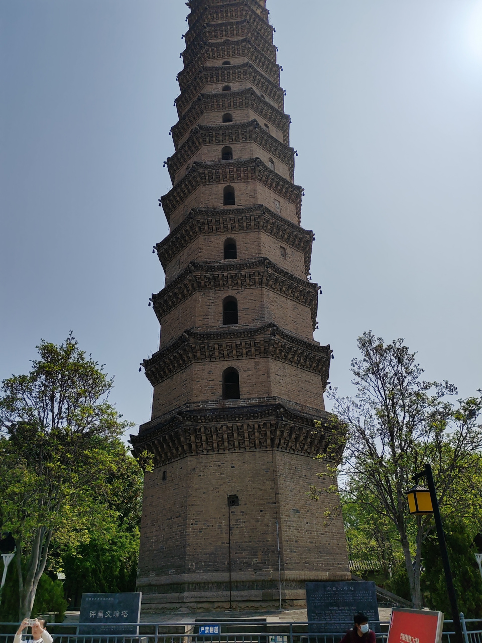 许昌市文峰塔,可以免费参观,周六日,景点四周有地摊经济,喜欢淘宝的