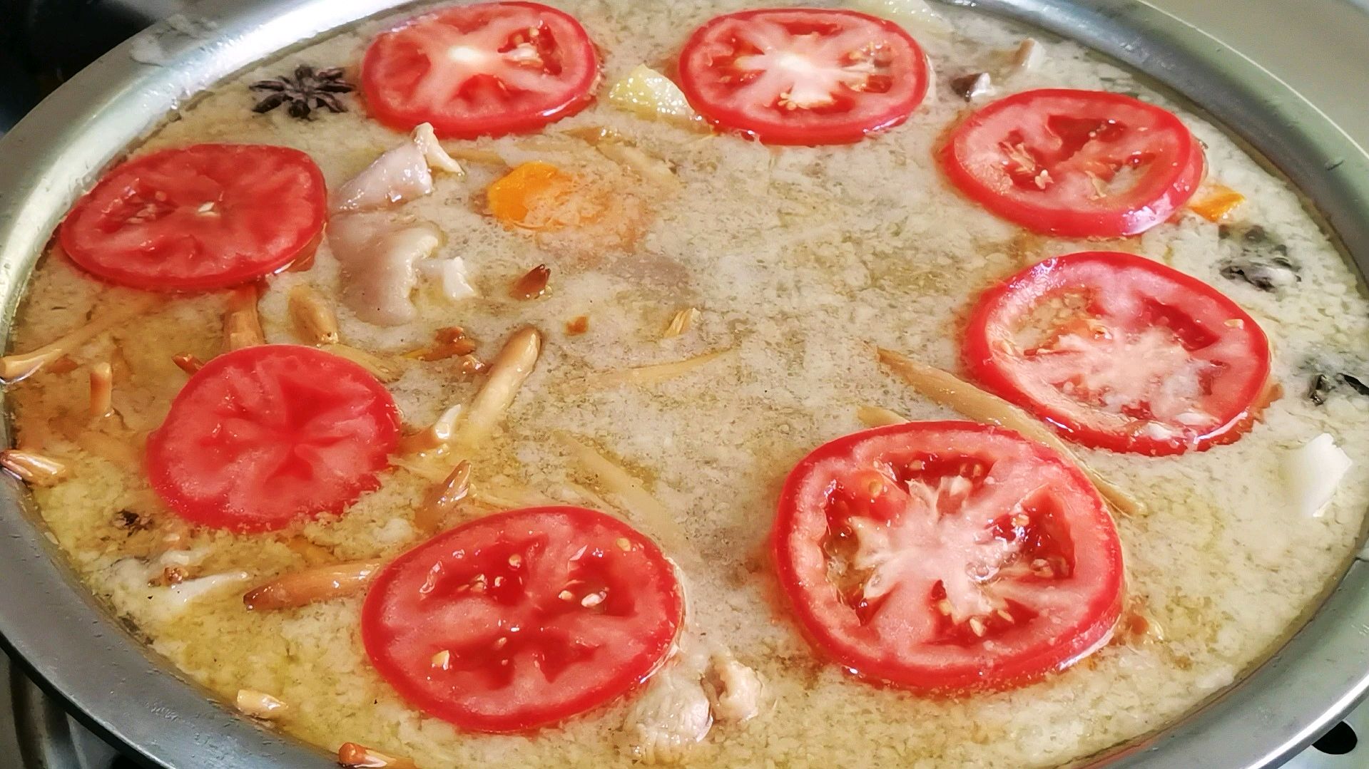 地道农家菜蒸盘,鸡肉排骨这样做,汤汁鲜美,招待客人很受欢迎