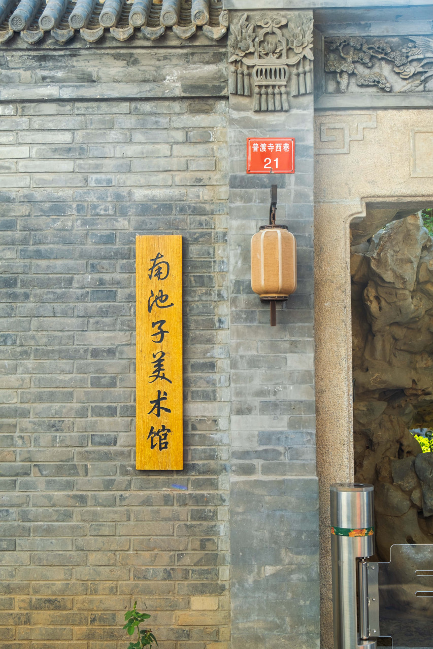 95东华门是故宫的一个游览出口,这里总是有着熙熙攘攘的人群.