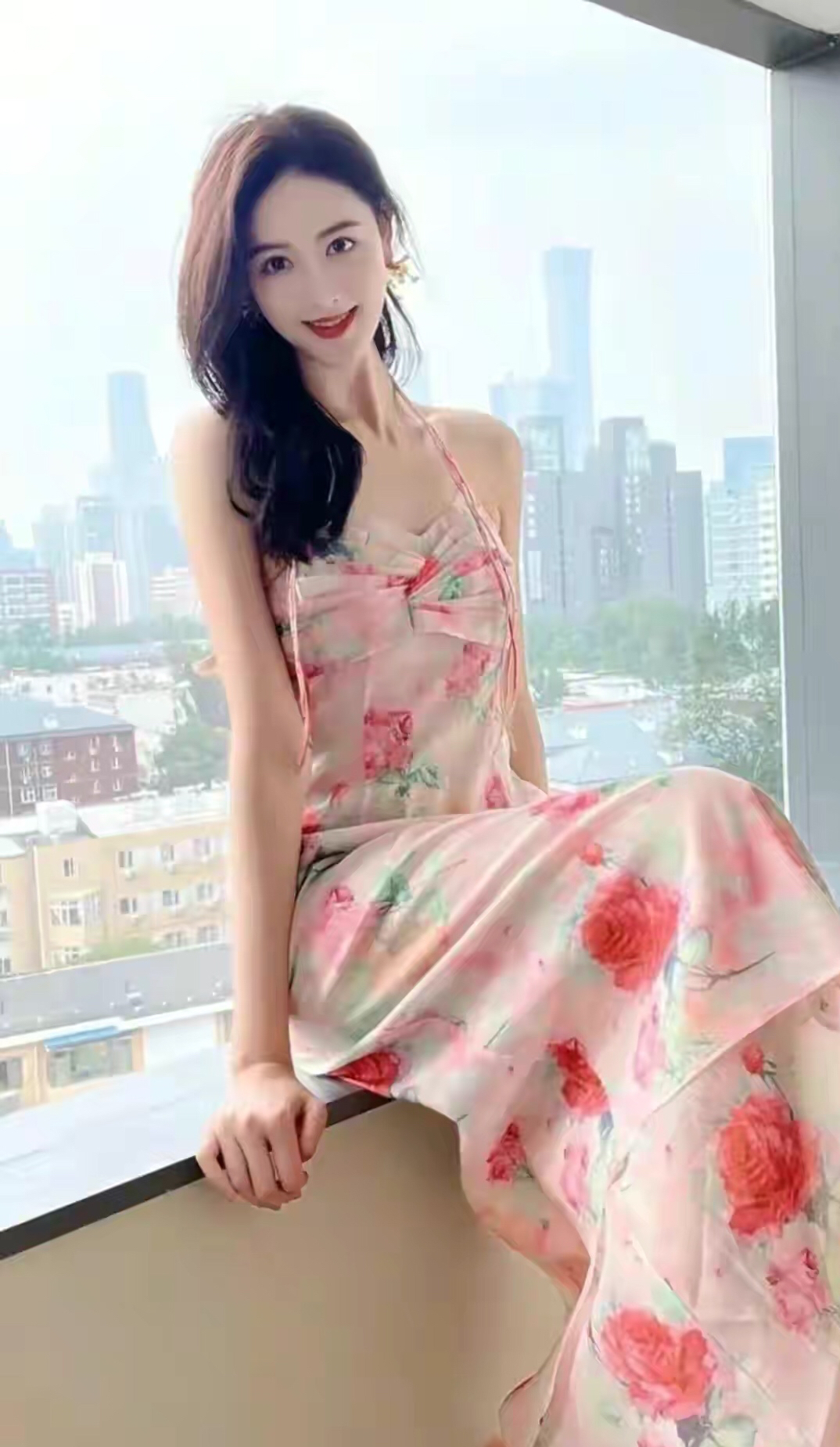 央视主持人李丹儿太美啦