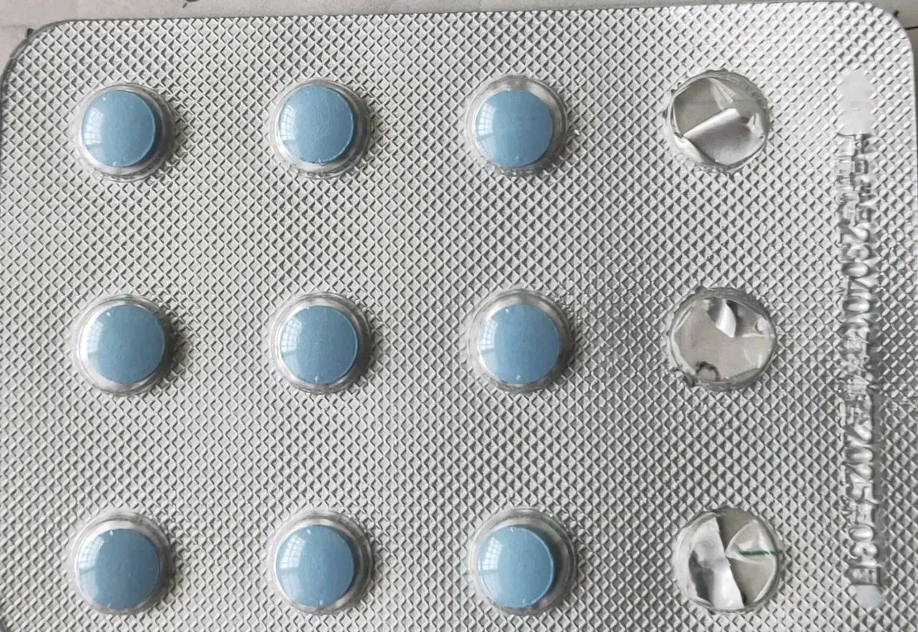 每天临睡前吃一片右佐匹克隆片,吃了两年了,躺下就睡着,早上四,五点钟