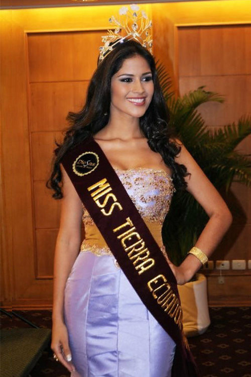 2010年地球小姐冠军妮科尔·法利亚 (nicole faria),1990年2月出生于