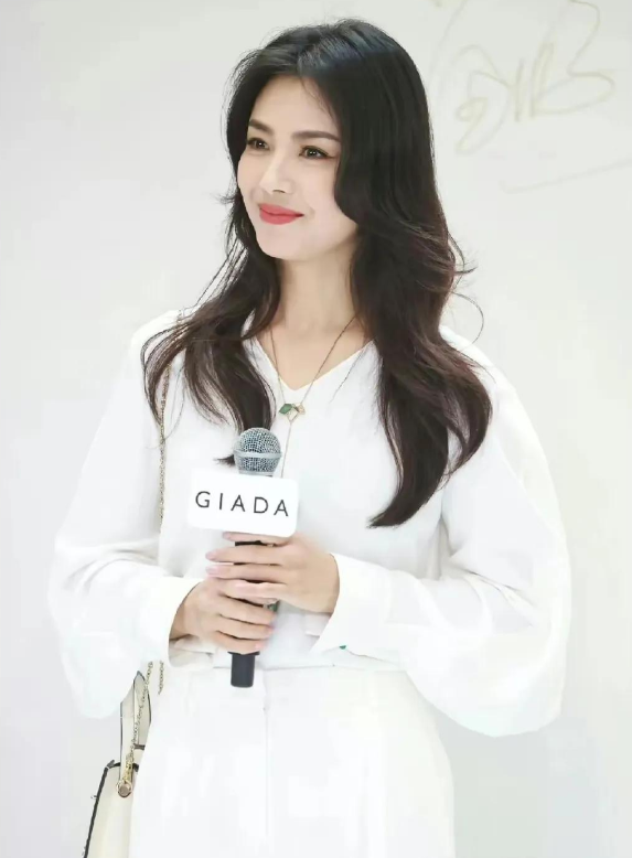 刘涛近照曝光,44岁颜值回春,美得像26岁