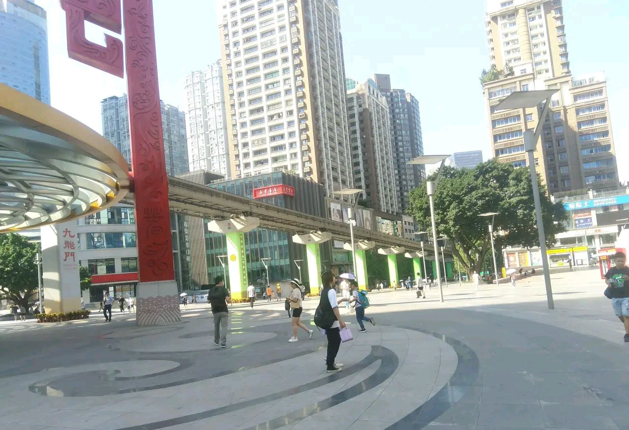 重庆九龙坡区杨家坪步行街,遇到了这些事情,你们怎么做的?