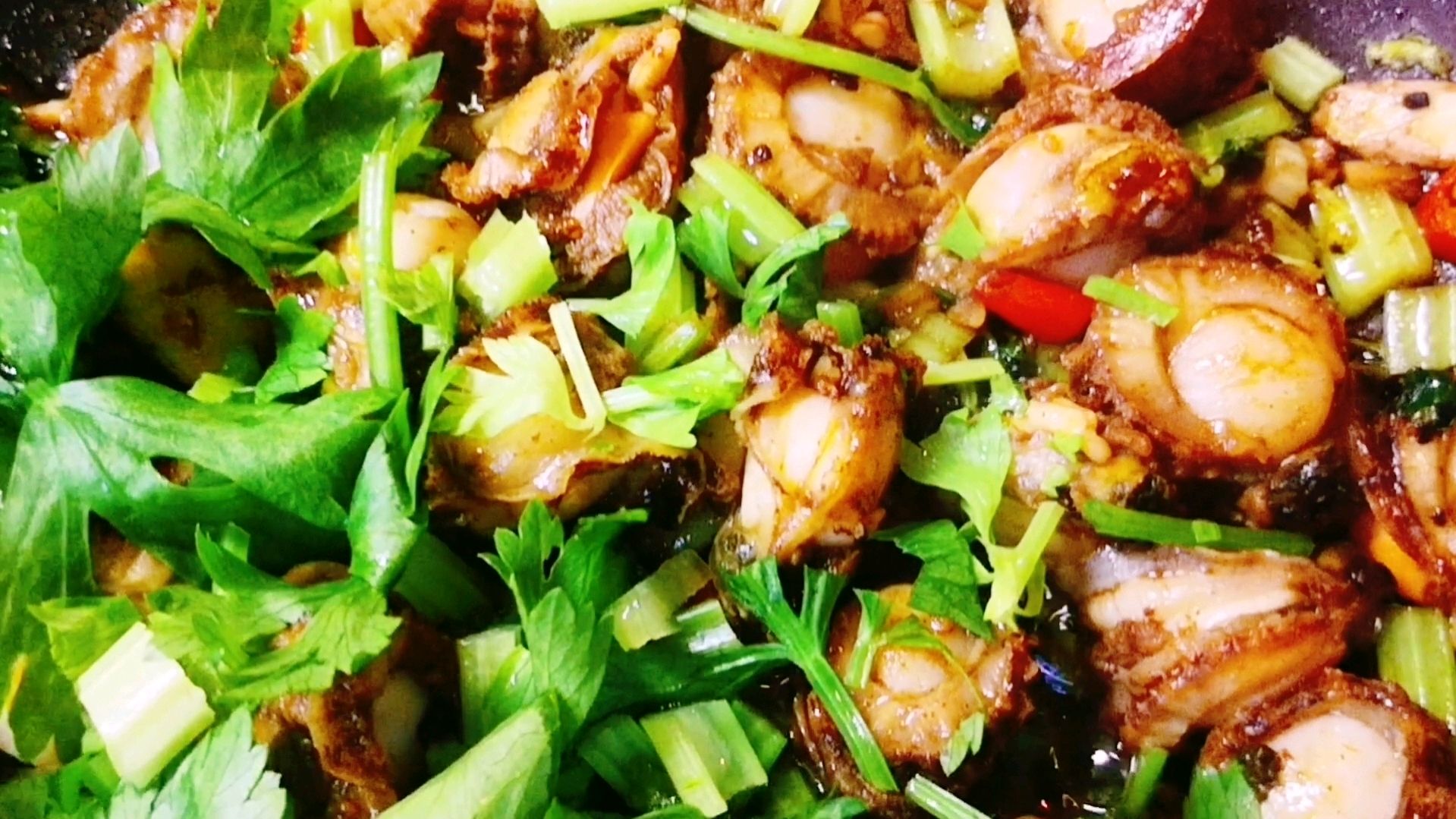 鲜嫩的元贝肉还有新吃法,不蒸不煮,鲜香入味,还适合花甲和虾仁