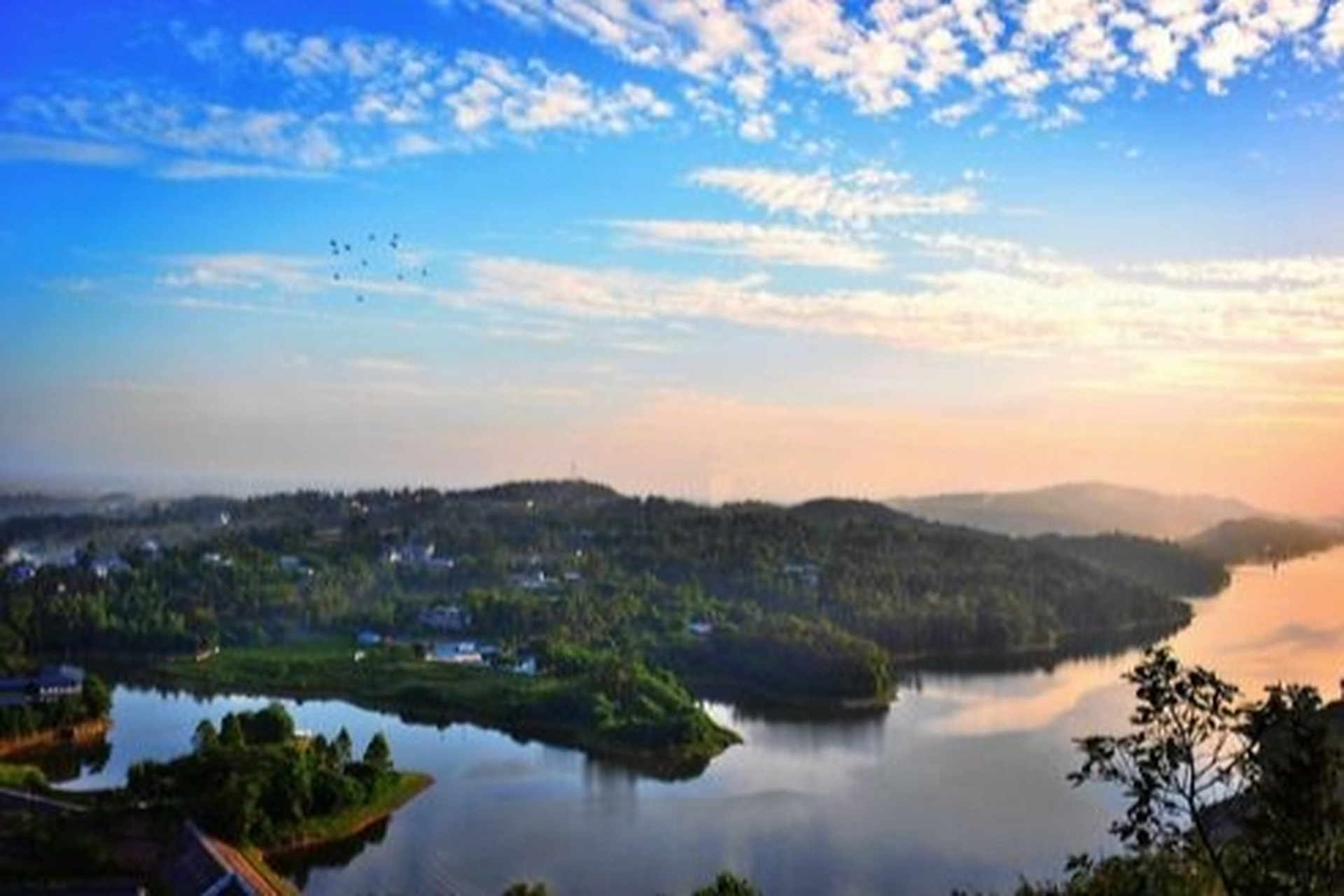 内江隆昌古宇湖,这里是一个四季皆宜的旅游胜地,春夏赏湖光山色,秋冬
