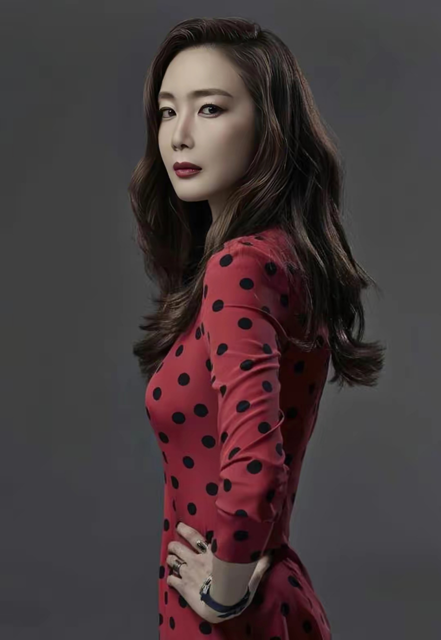 对比宋承宪的4任绯闻女友,才明白刘亦菲的颜值应该排第一名!