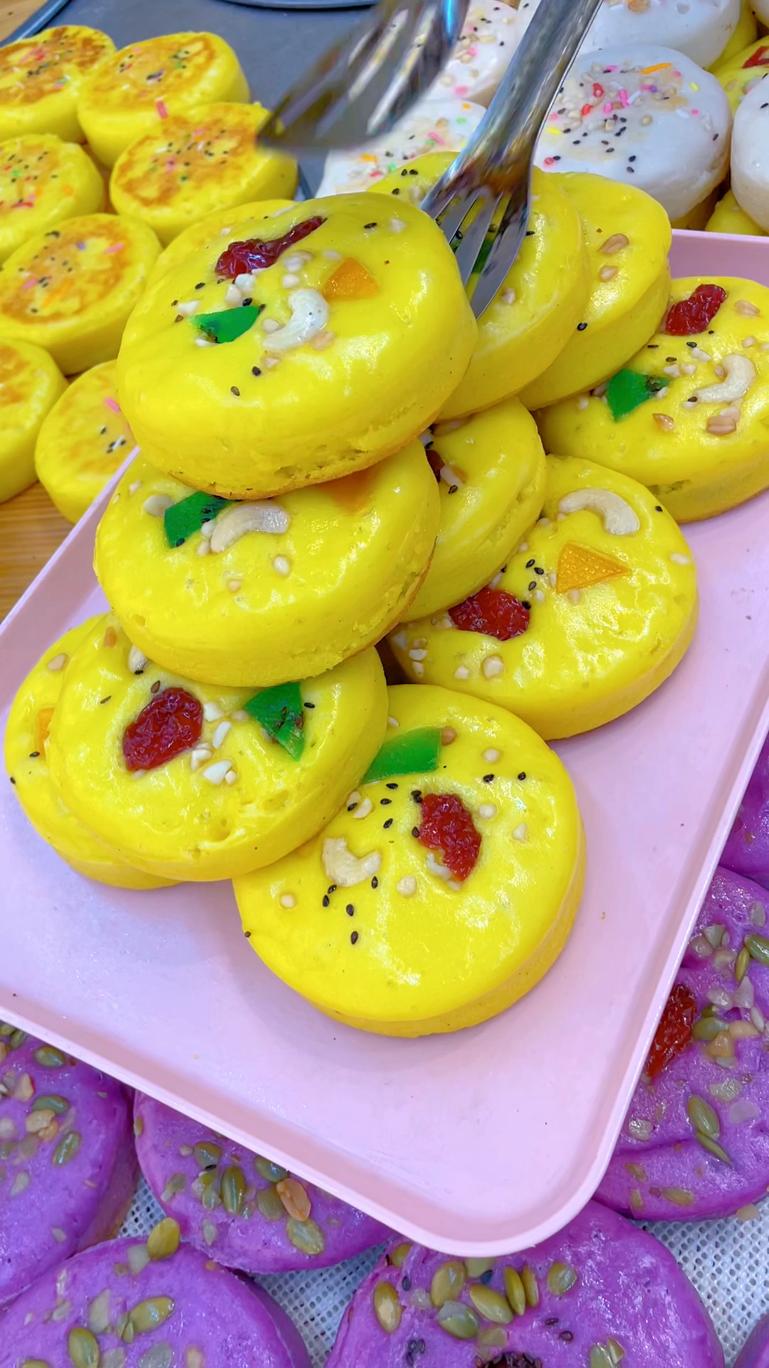 粗粮果蔬饼配方:大米5斤黄豆4两小米2两加水泡10小时然后控干加3.