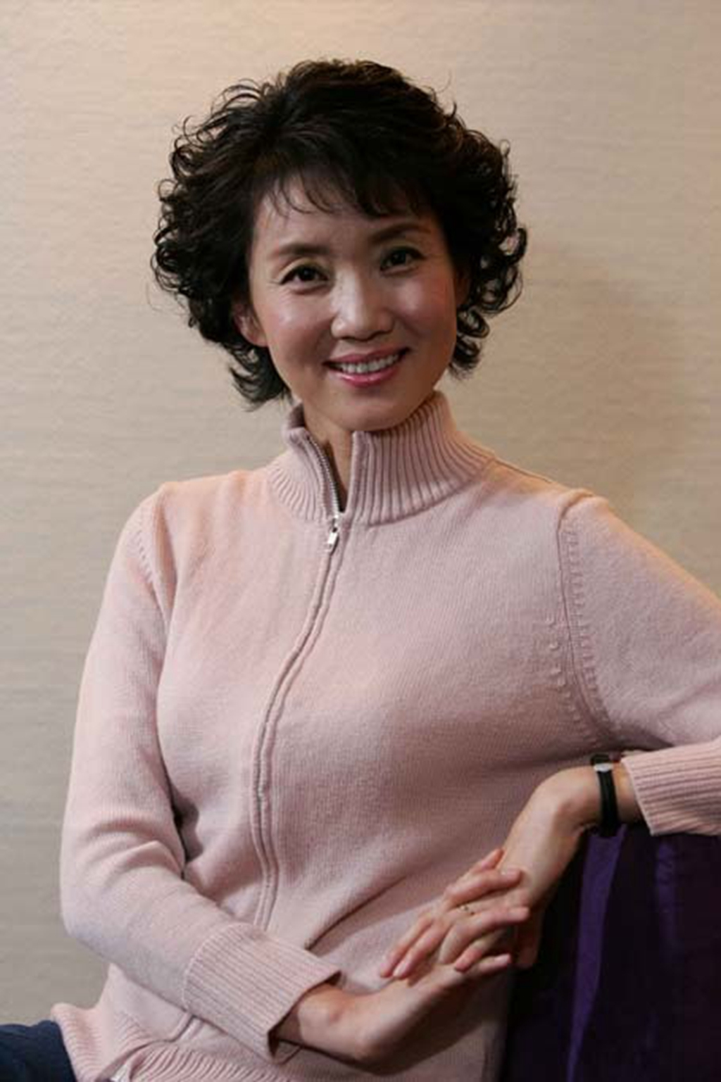 央视女主播李修平,42岁二婚下嫁省委书记,一生无儿无女