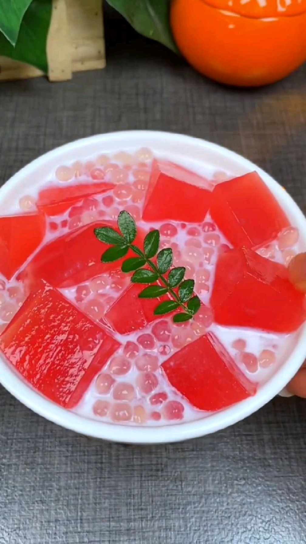 用一片西瓜来做一碗西瓜西米露清凉爽口qq弹弹