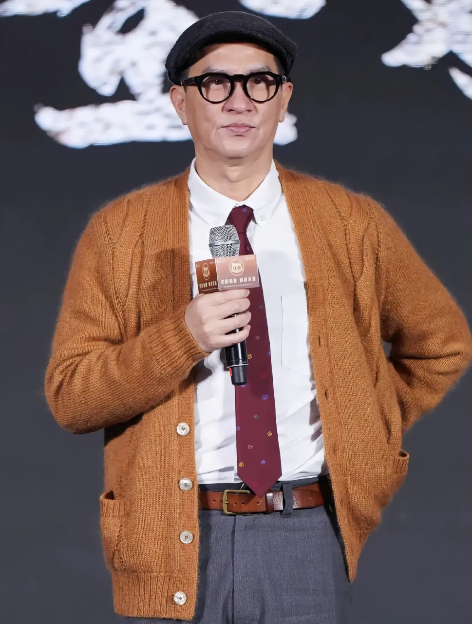 张家辉,每次听他介绍自己,我总会听成:我是渣渣辉,有没有跟我一样的?