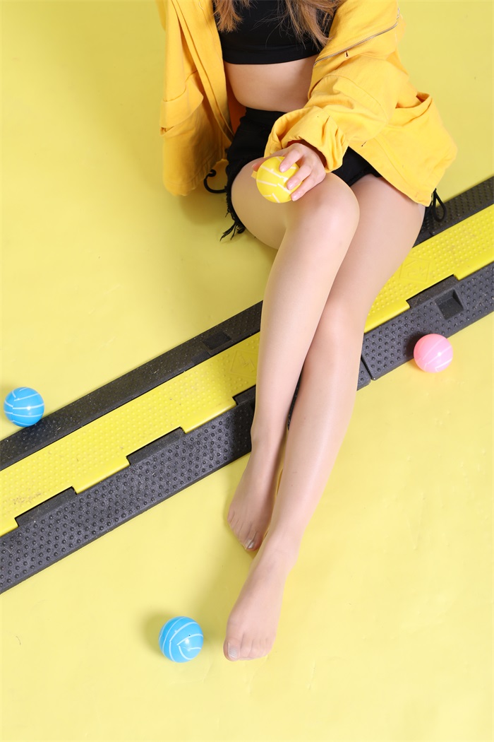 奈丝写真 NO.021：高高-黄橙色的运动系少女 [36P/118MB]