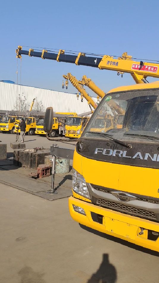 5吨蓝牌汽车吊双支腿6节臂