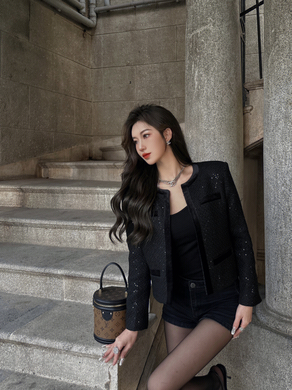 食物链的顶端是姐姐 天黑之前路过黑石公寓 不管晴天阴天都很出片