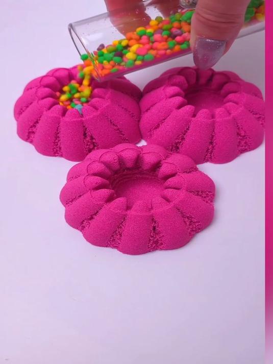 粉色的太空沙蛋糕