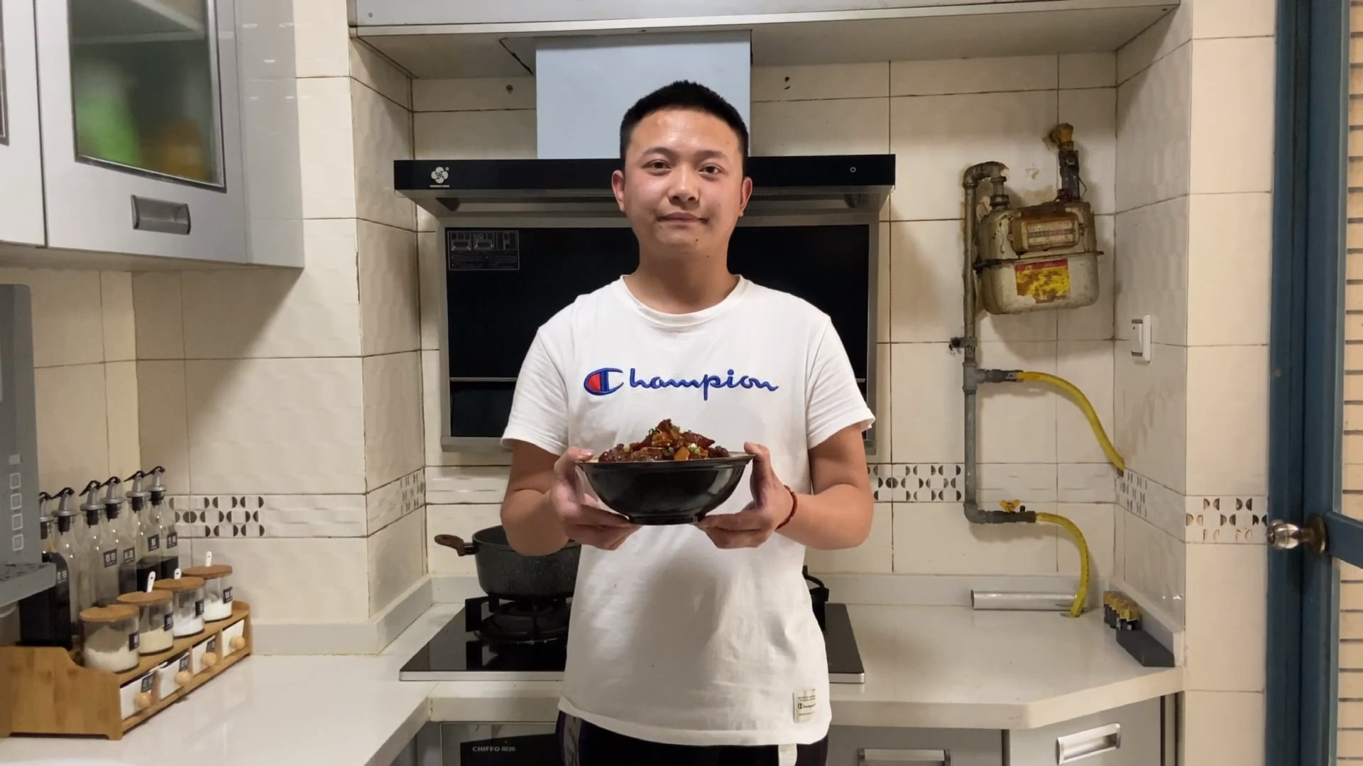 一只猪蹄,做一份Q弹软烂,富含胶原蛋白的“红烧猪蹄”巴适得板