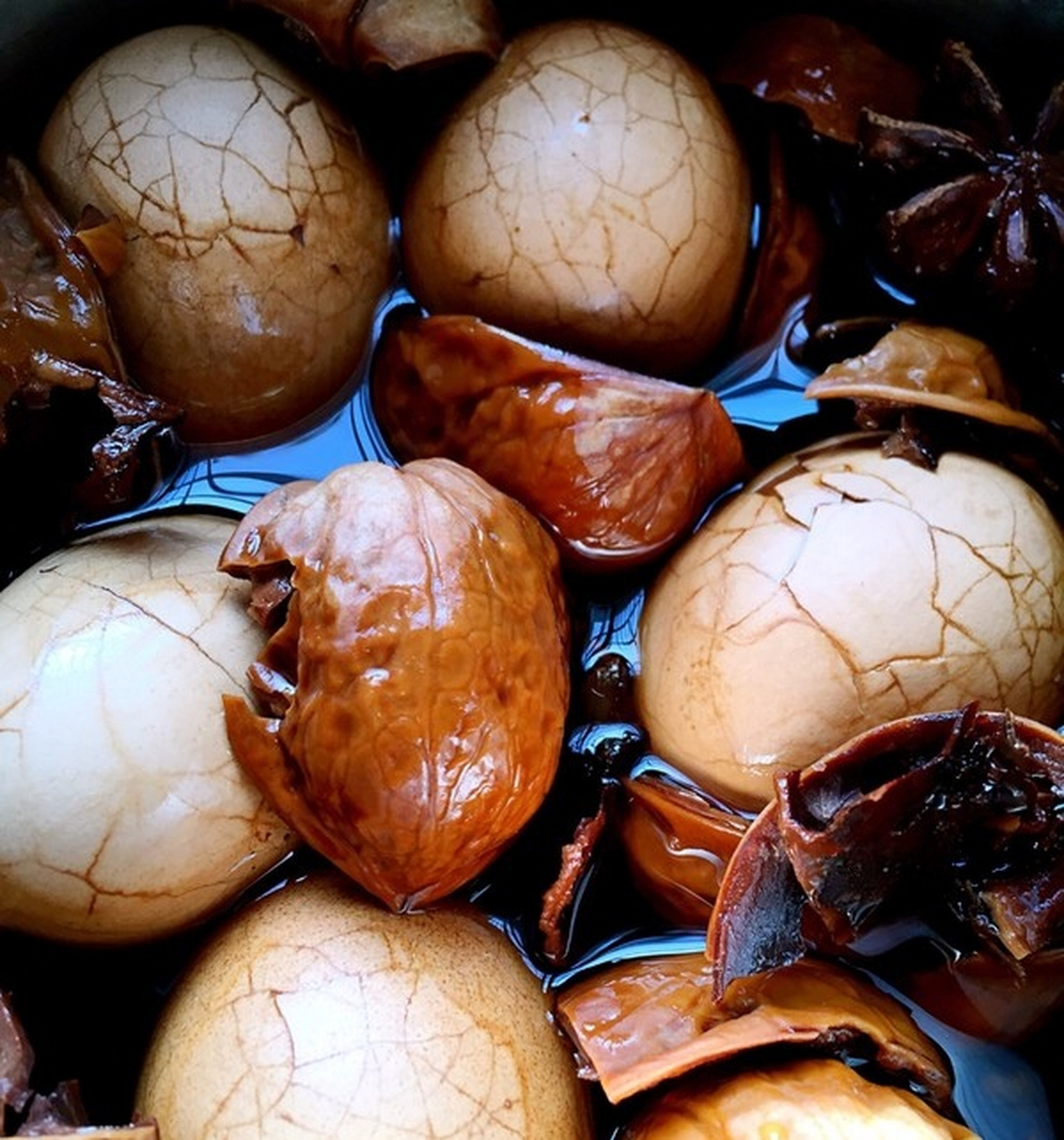 核桃壳煮鸡蛋具有益气养血,补肾健脾的功效