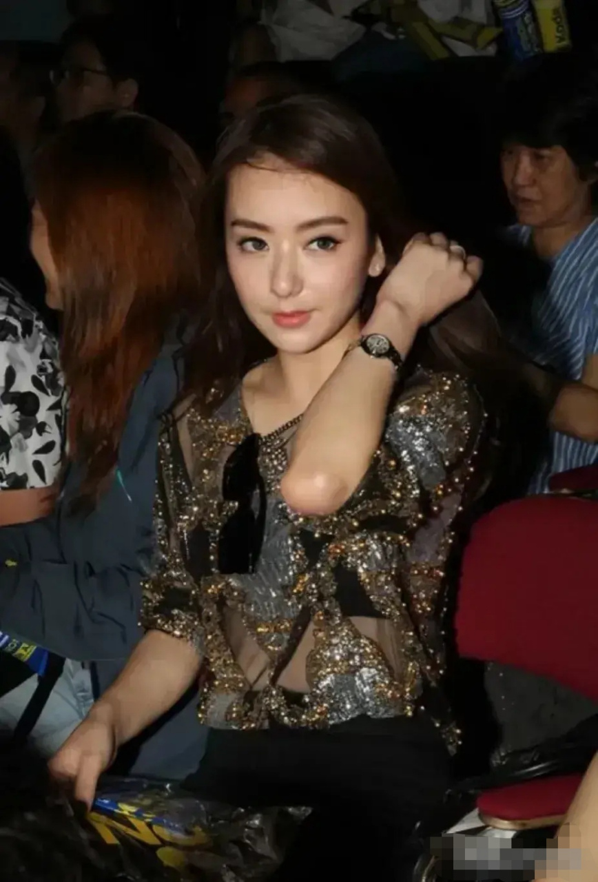 作为"青浦培训班"的优秀毕业生,方媛的每一张照片都如同艺术品般