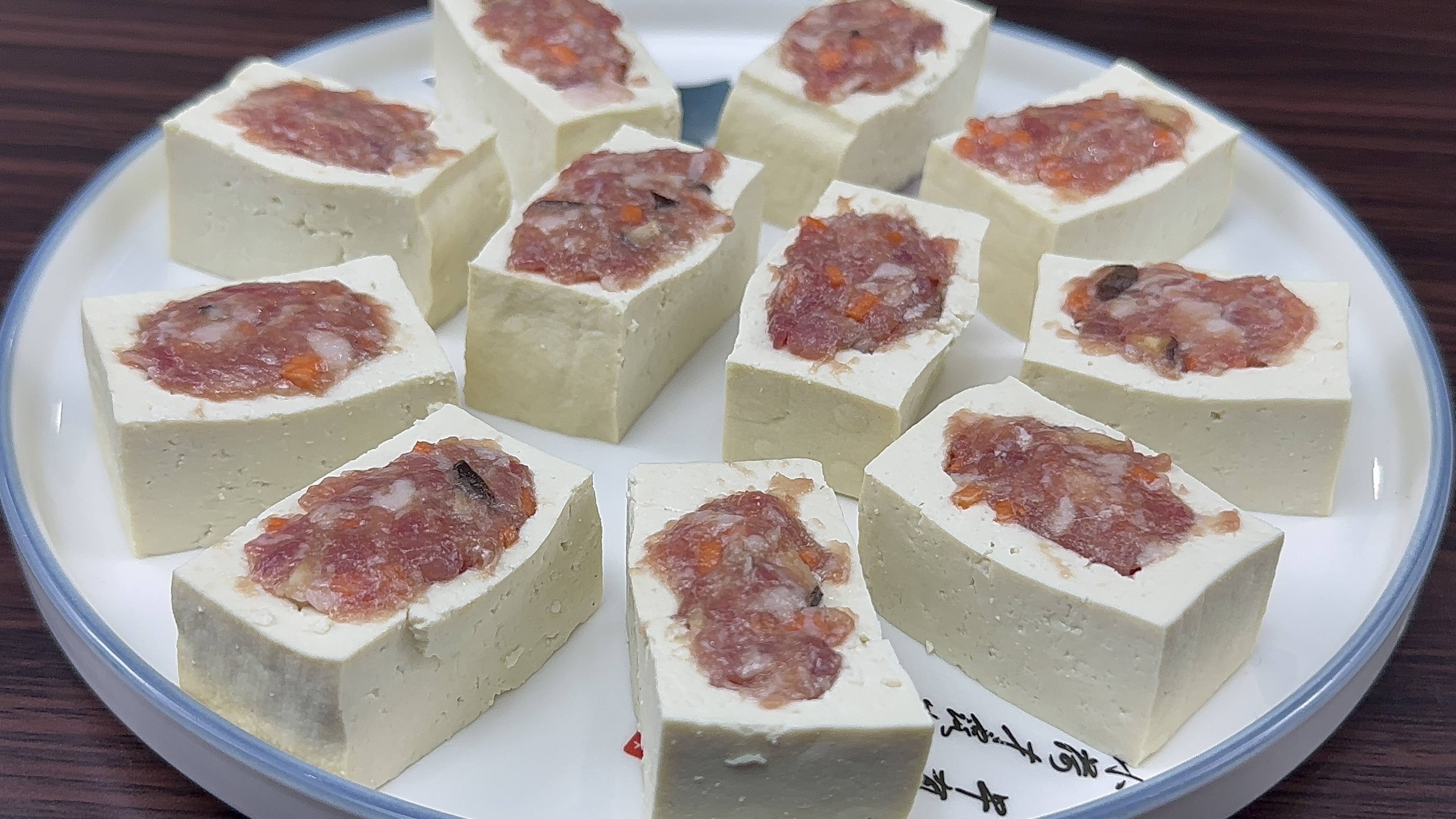 豆腐别只会炒着吃了,学会这个豆腐酿肉,鲜嫩入味太香了