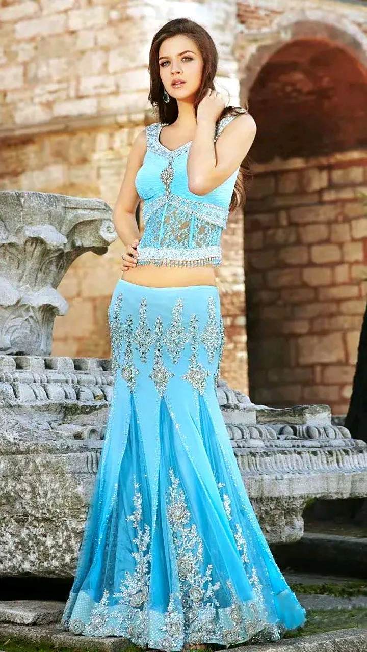 印度超模妮哈达尔维:  写真中的她拥有一张白皙透亮的肌肤和引人注目