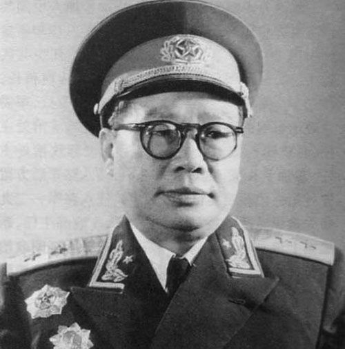 独腿将军钟赤兵:娄山关受伤截肢,兴义险些被炸,独腿走完长征