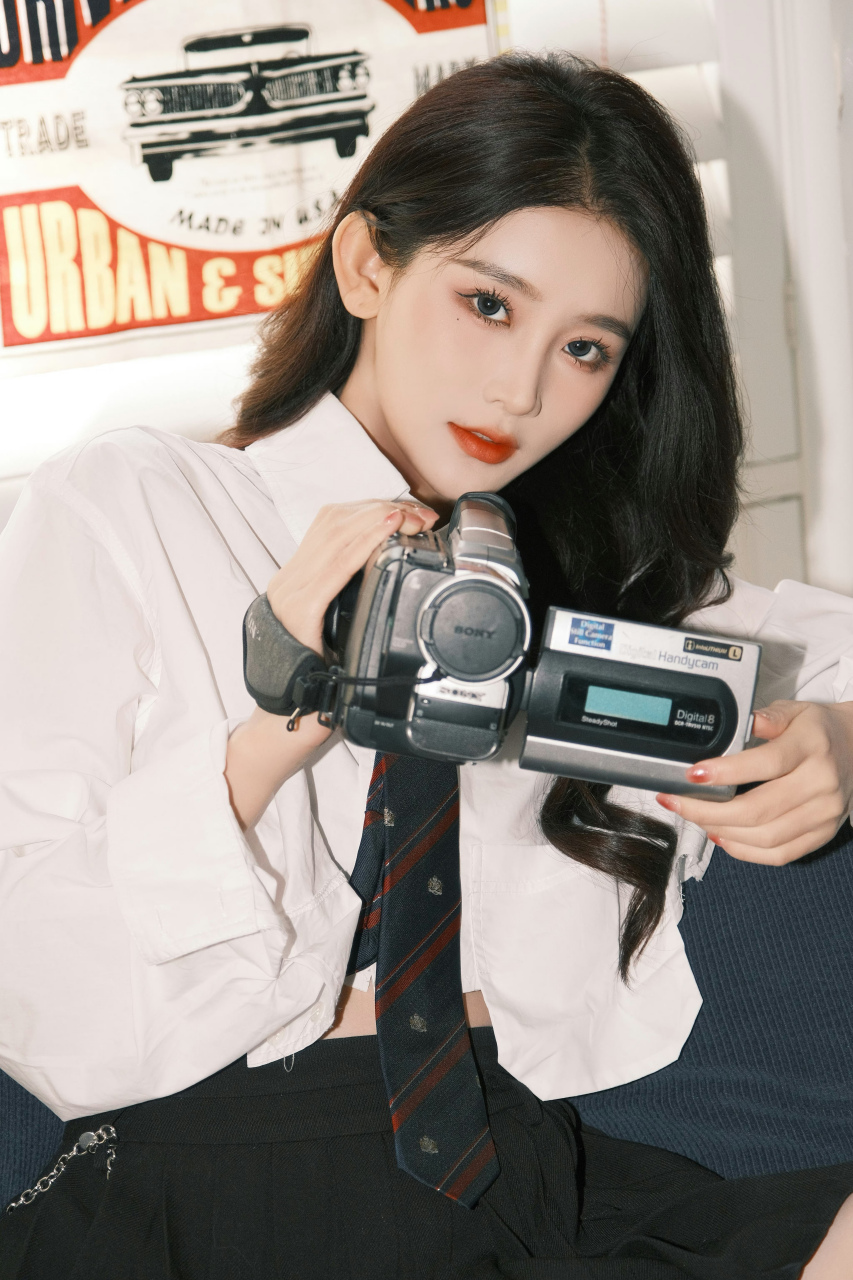 人气偶像团体snh48成员周诗雨jk制服写真#青春美少女写真# #私房艺术