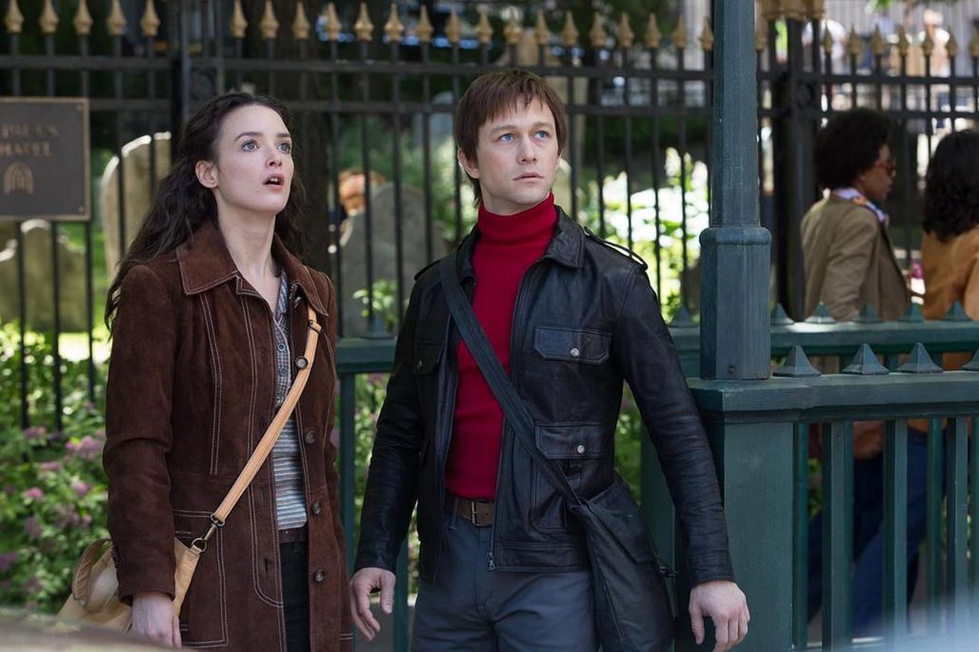 《云中行走》从小就喜爱表演的菲利普·帕特(约瑟夫·高登-莱维特饰)