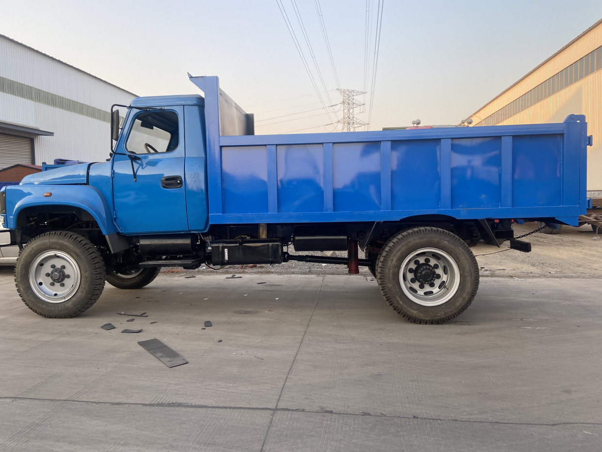 四驱自卸运输车 毛竹车