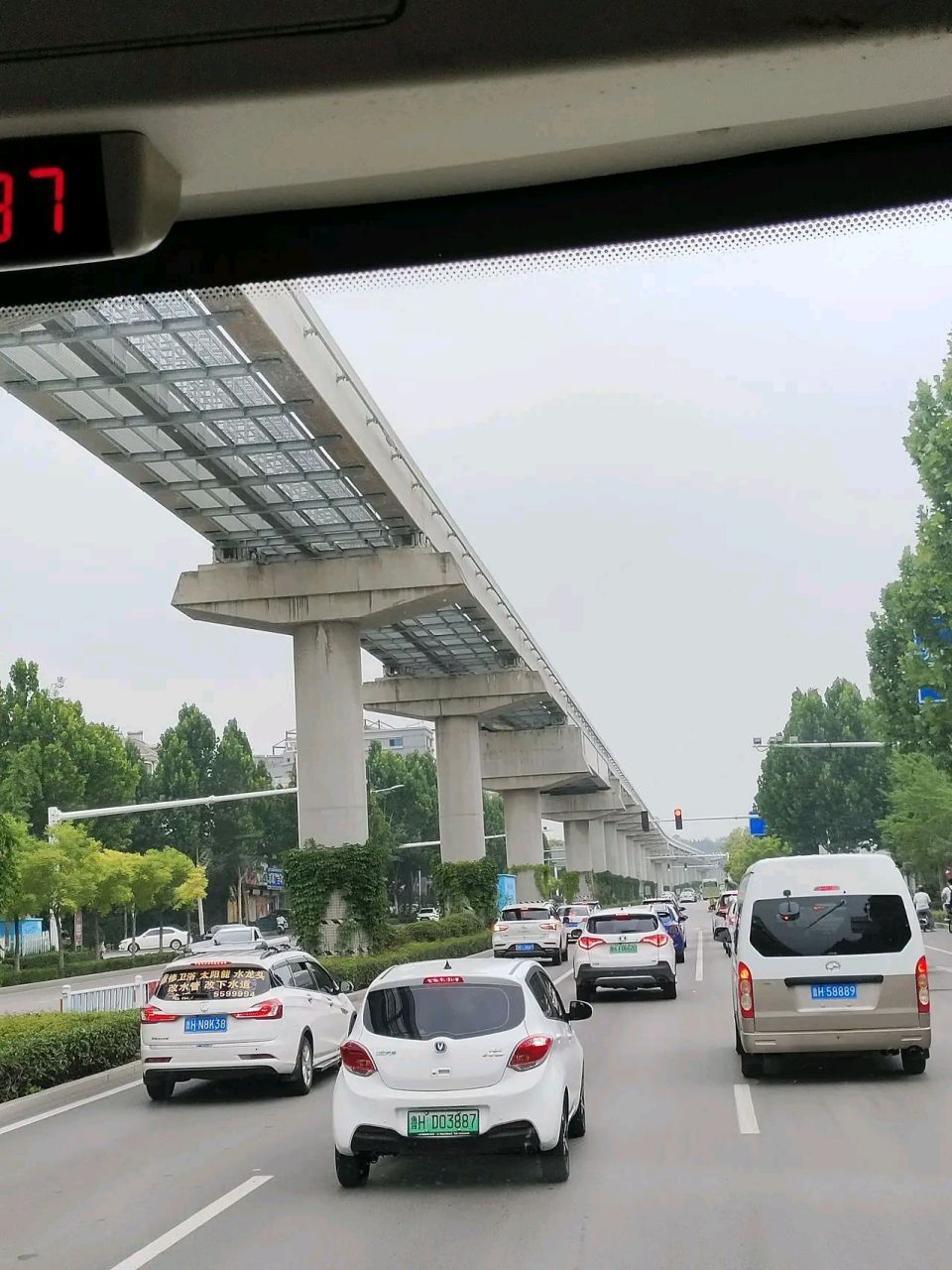 一个小小的济宁邹城市就敢建设云轨,唉,花国家的钱就是不心疼,云轨倒