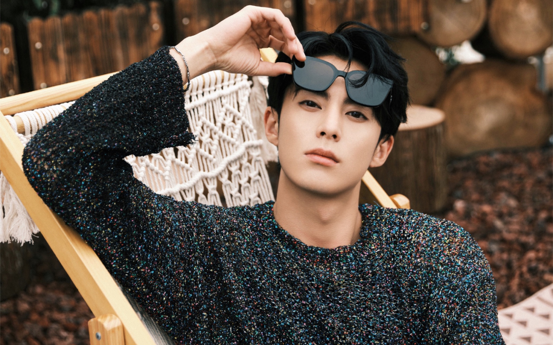 出单曲,代言升级,24岁演员王鹤棣打破成规,突破边界,稳步前行