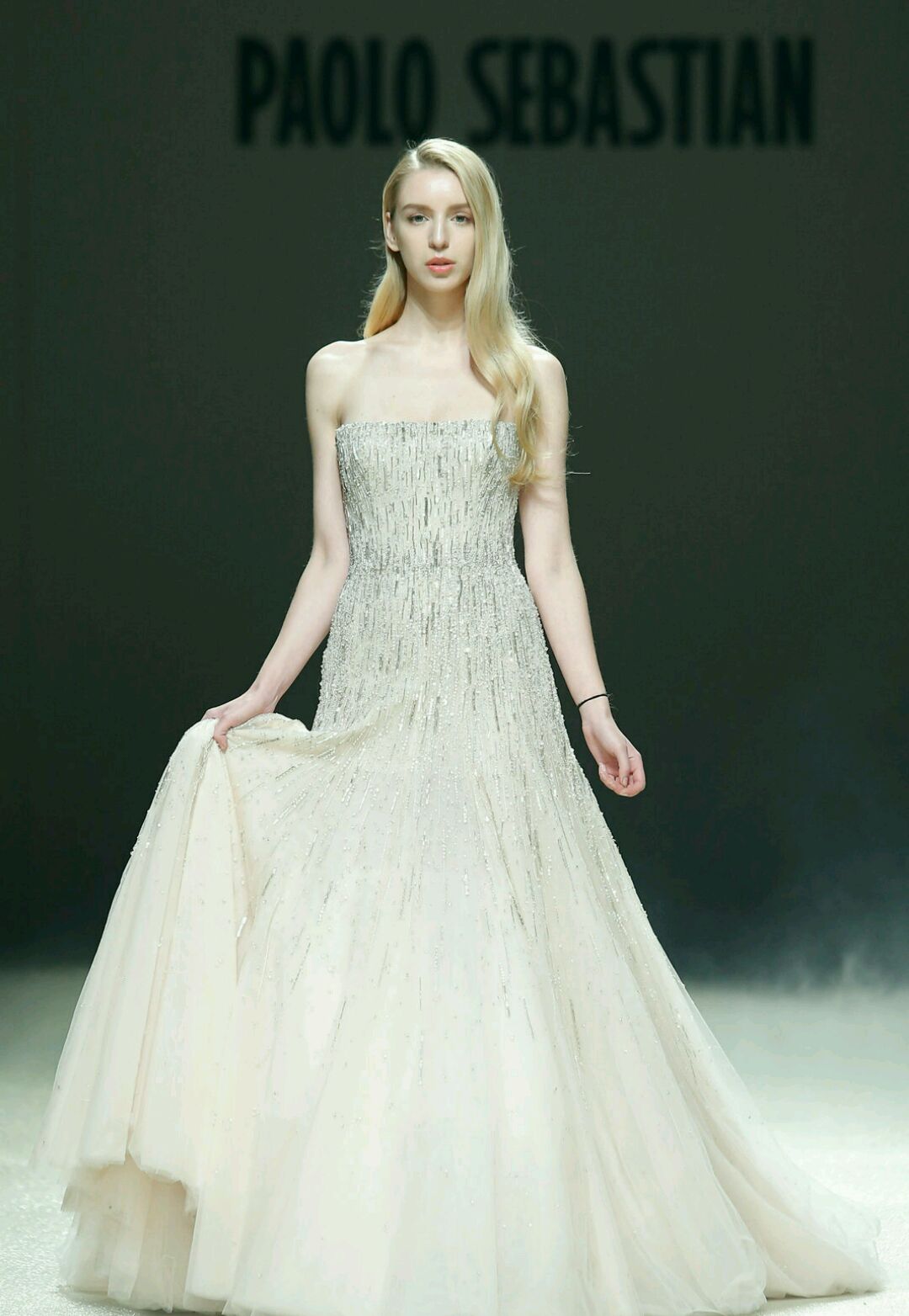 paolo sebastian 优雅梦幻的仙女裙:轻纱飘逸,灵动如仙