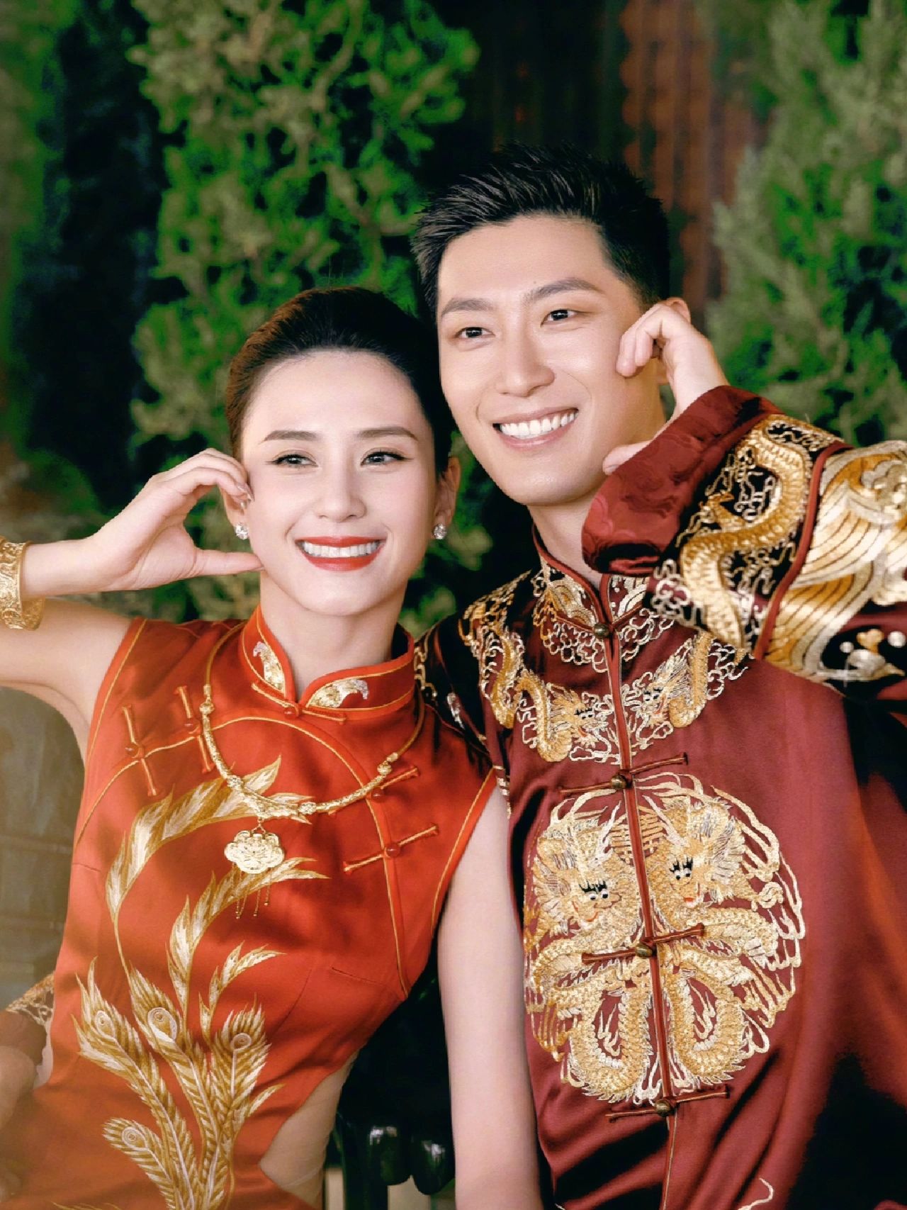 盘点何超莲与窦骁结婚穿的四套礼服