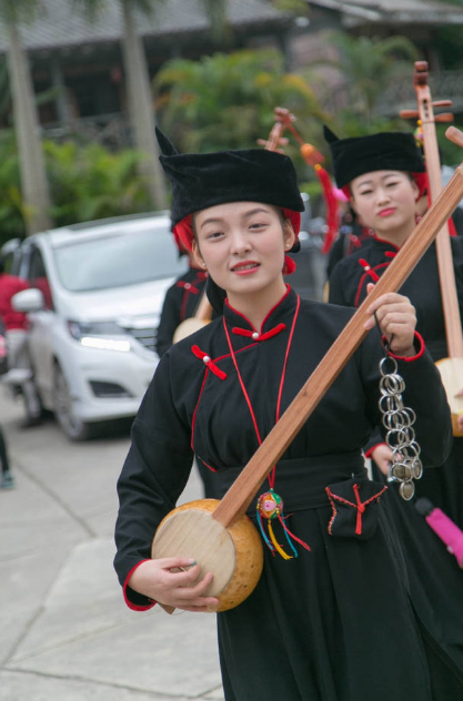 天琴是广西壮族独具特色的乐器之一