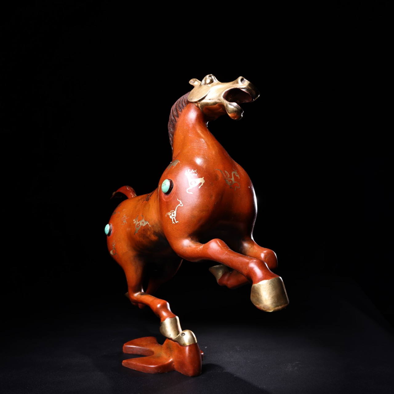 珍品旧藏纯铜高浮雕錾刻鎏金鎏银马踏飞燕 工艺精湛   造型精美