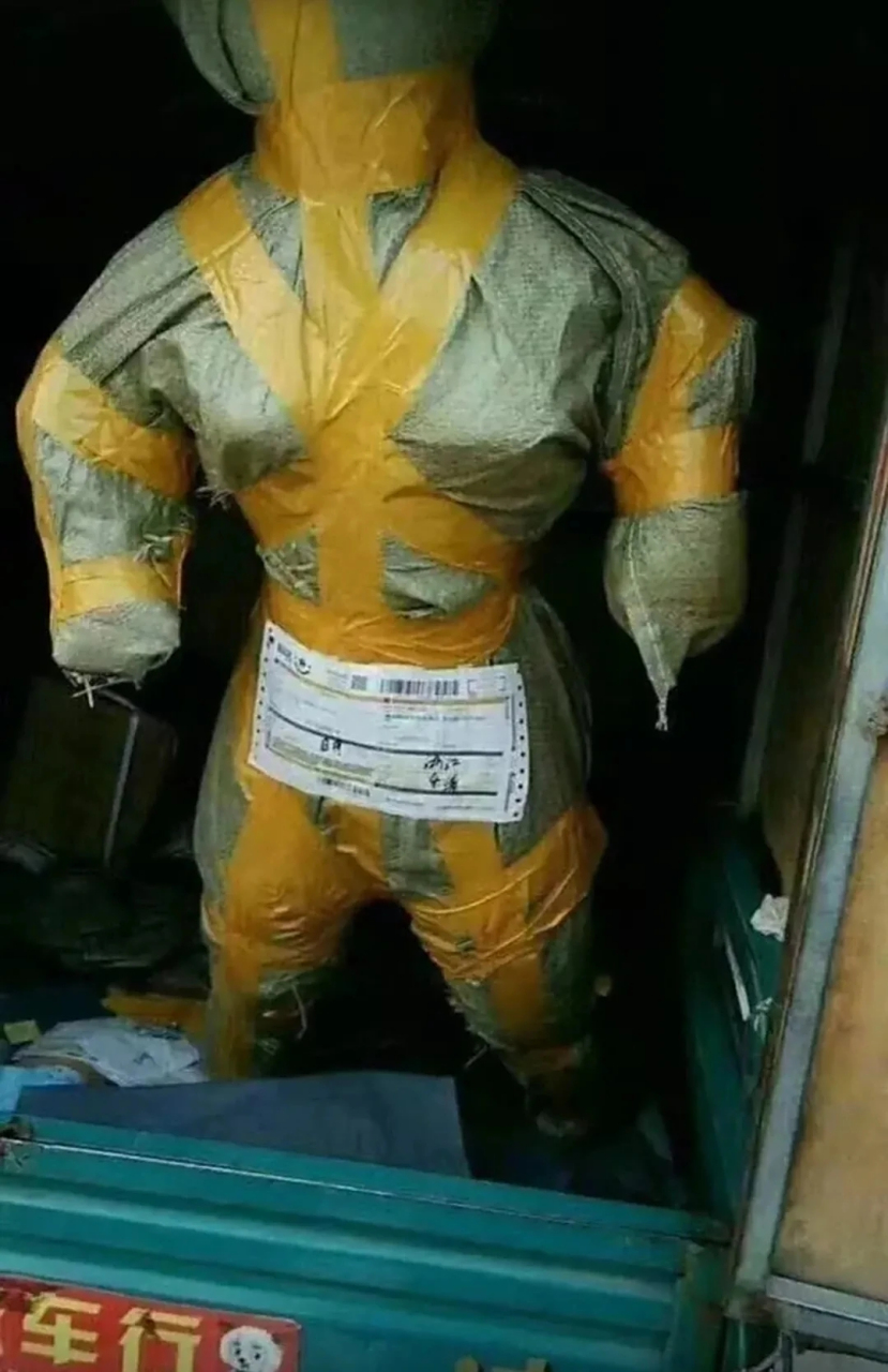 说好的保密发货,这下全村都知道了!