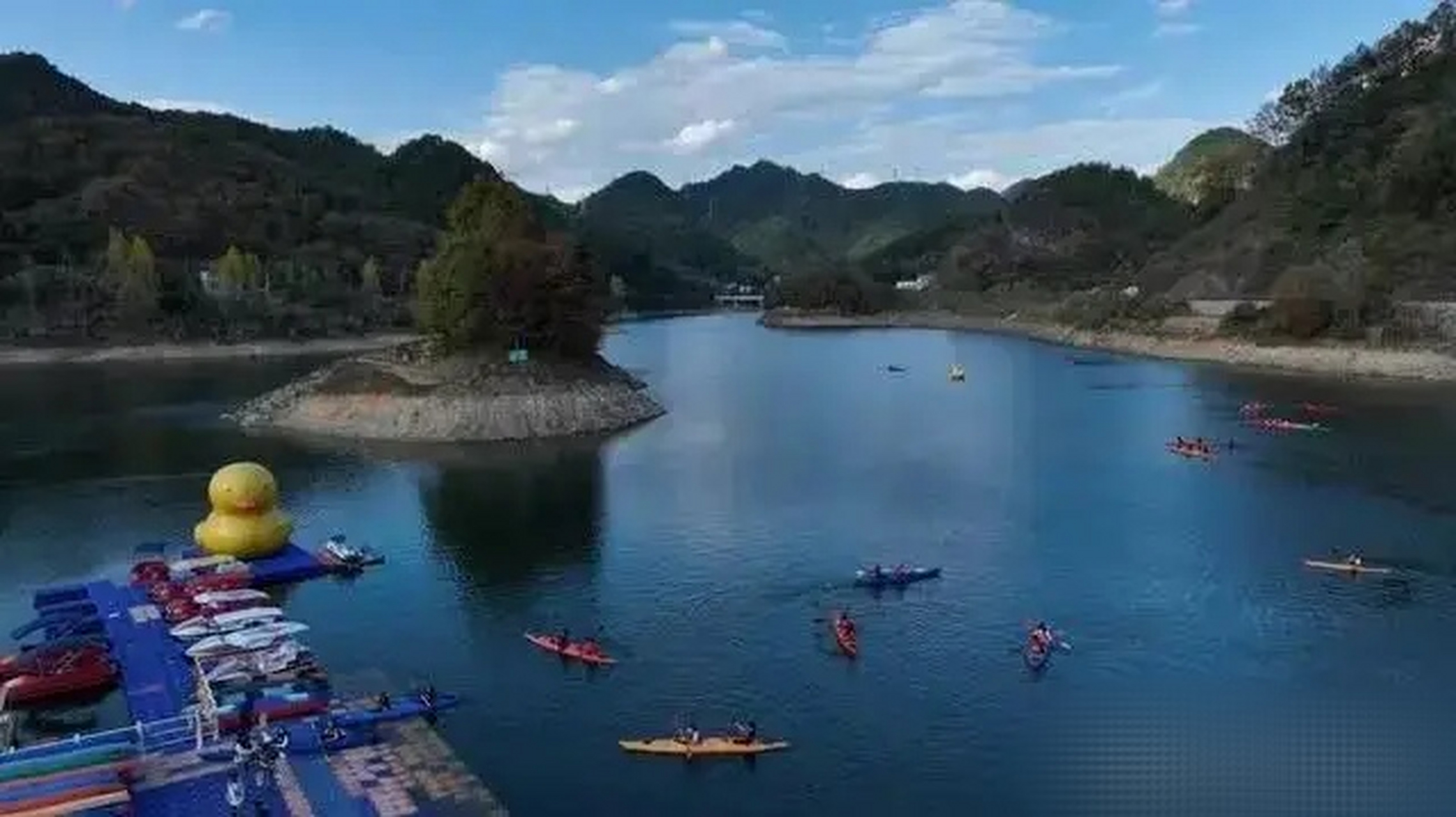 今天早上去青島麗晶大酒店icon吃飯,飯沒有吃成,吃了一個寂寞!