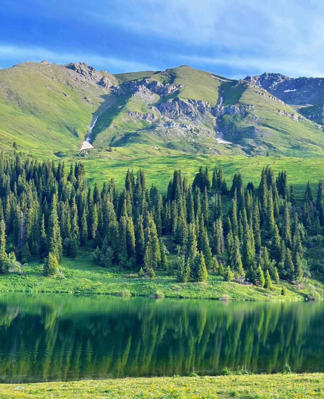 唐布拉仙女湖的美景一点都不辜负骑马来回三个小时的车程,来新疆这样