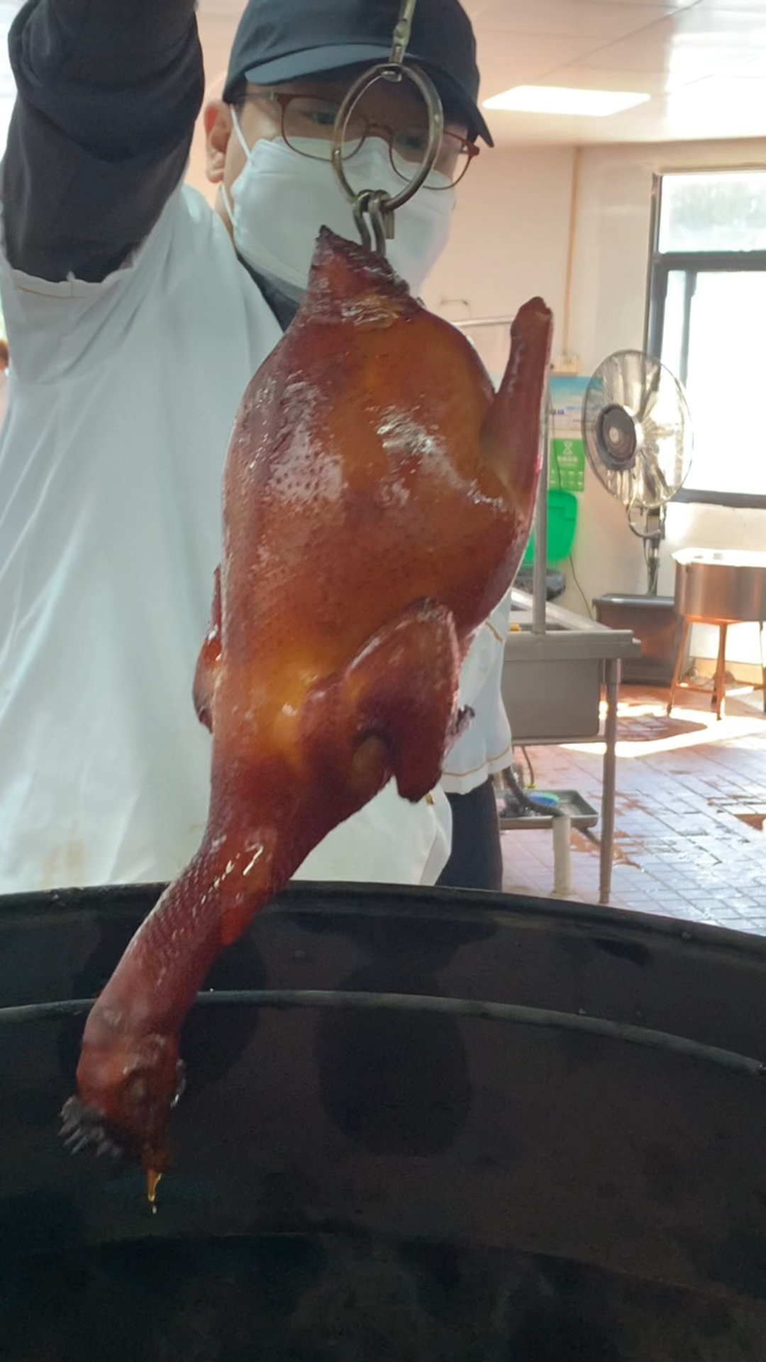 广式特色脆皮吊烧鸡