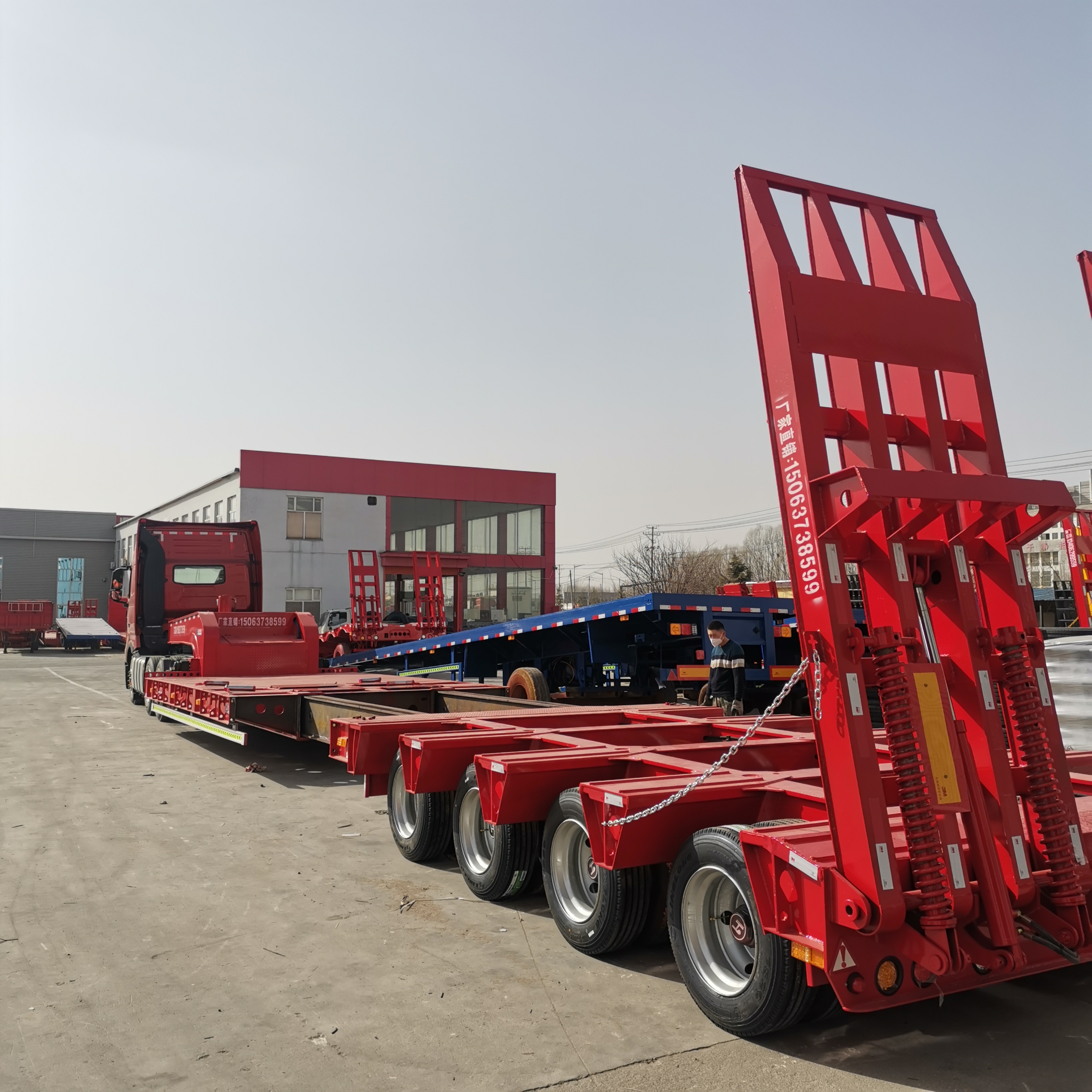低平板半挂车四线八轴液压爬梯抽拉4米