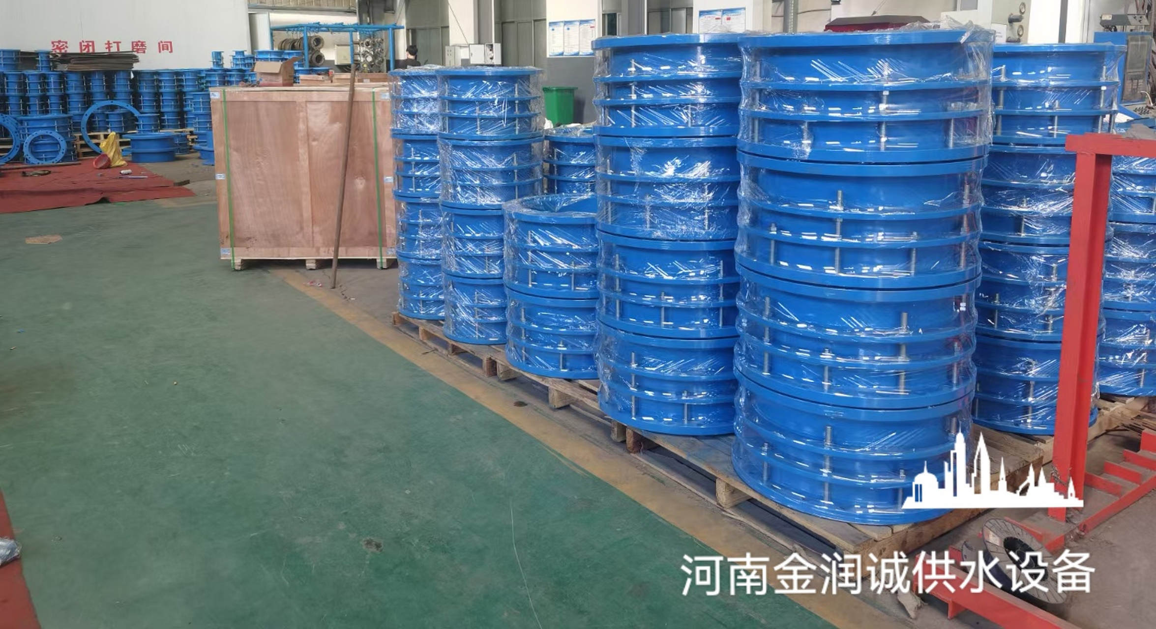 球墨铸铁伸缩节也叫管道膨胀节,铸铁伸缩器,伸缩接头,补偿接头等.