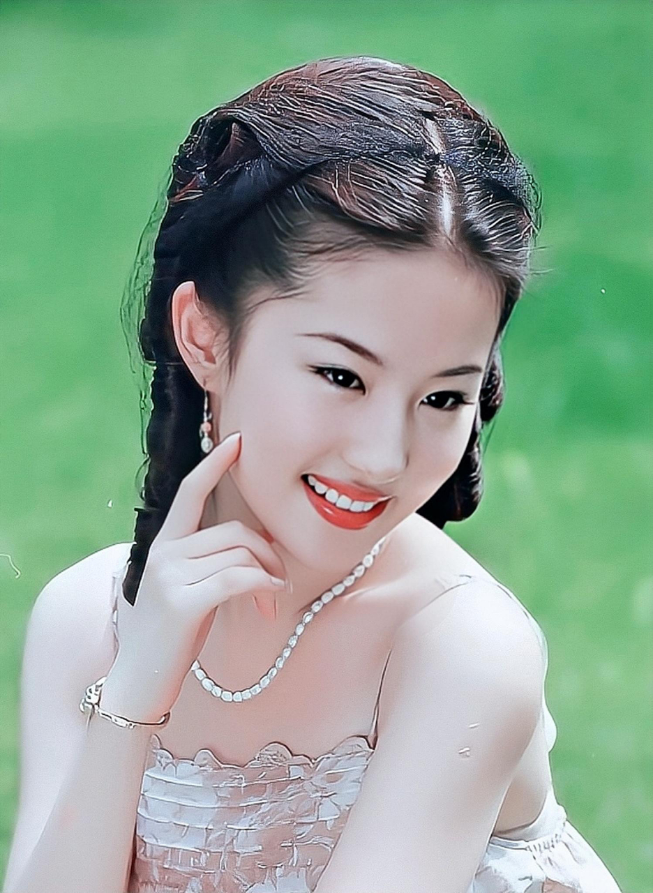 原来小说里十四五岁就倾国倾城是真的!#刘亦菲# #金粉世家# #美女