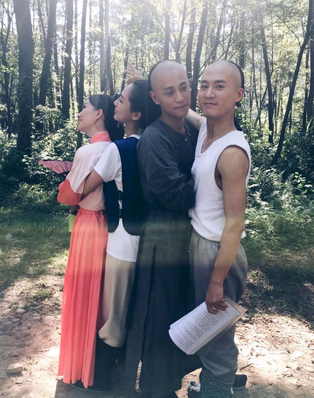 从这张剧照不难看出,那时杨紫与秦俊杰以及舒畅还有茅子俊,一起搭档