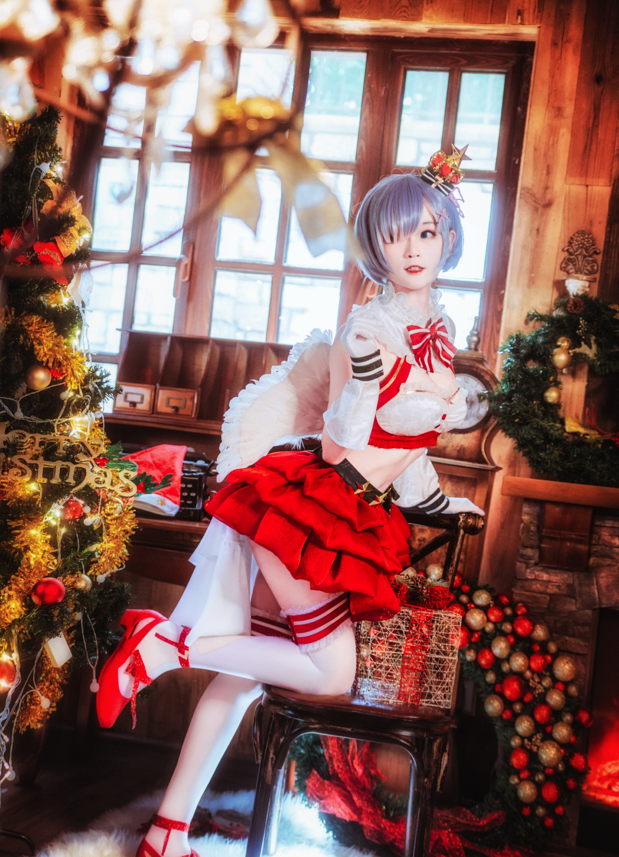 穿圣诞女仆装配"白丝"的雷姆,圣诞节有主人在,雷姆就不孤单了