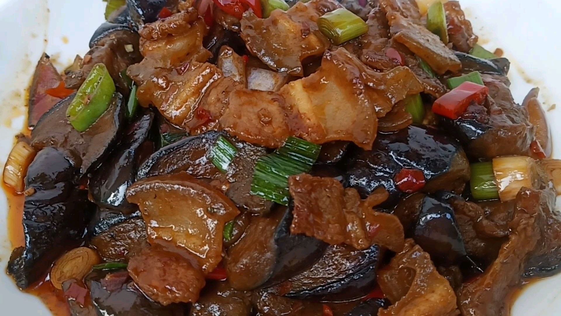 家常烧茄子做法简单,重色重味,特别下饭