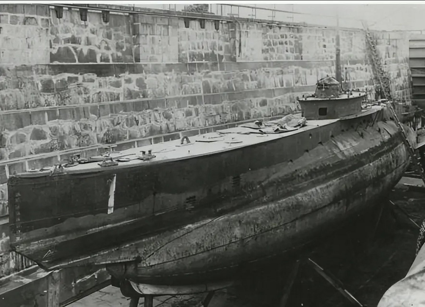 在1904年的时候瑞典就建成了"鲨鱼级"潜艇,后续瑞典在柴电潜艇技术