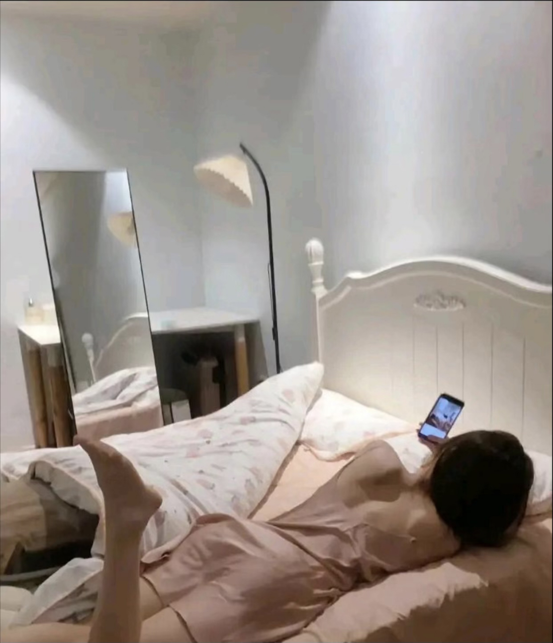 放假真的很无聊,躺在床上都不知道该干什么才好