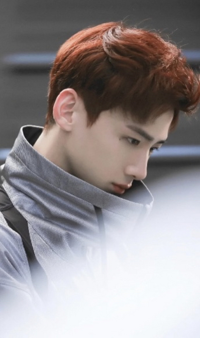 白敬亭眼角这颗痣好会长,起到了画龙点睛的作用