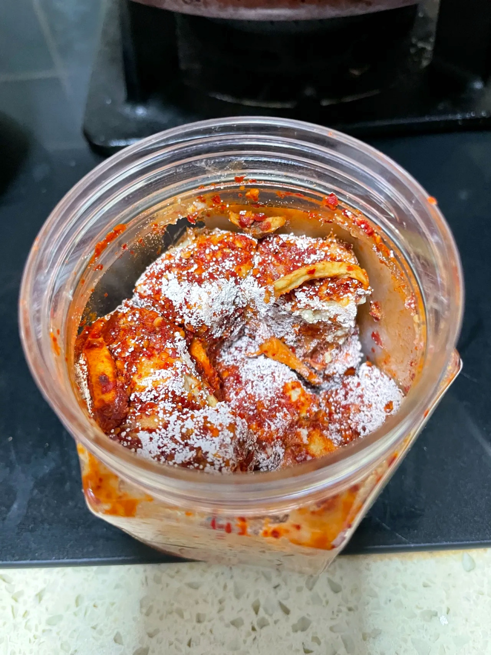 你们看我网上买的霉豆腐,才吃一点,隔了两天没吃,就长霉变质了.