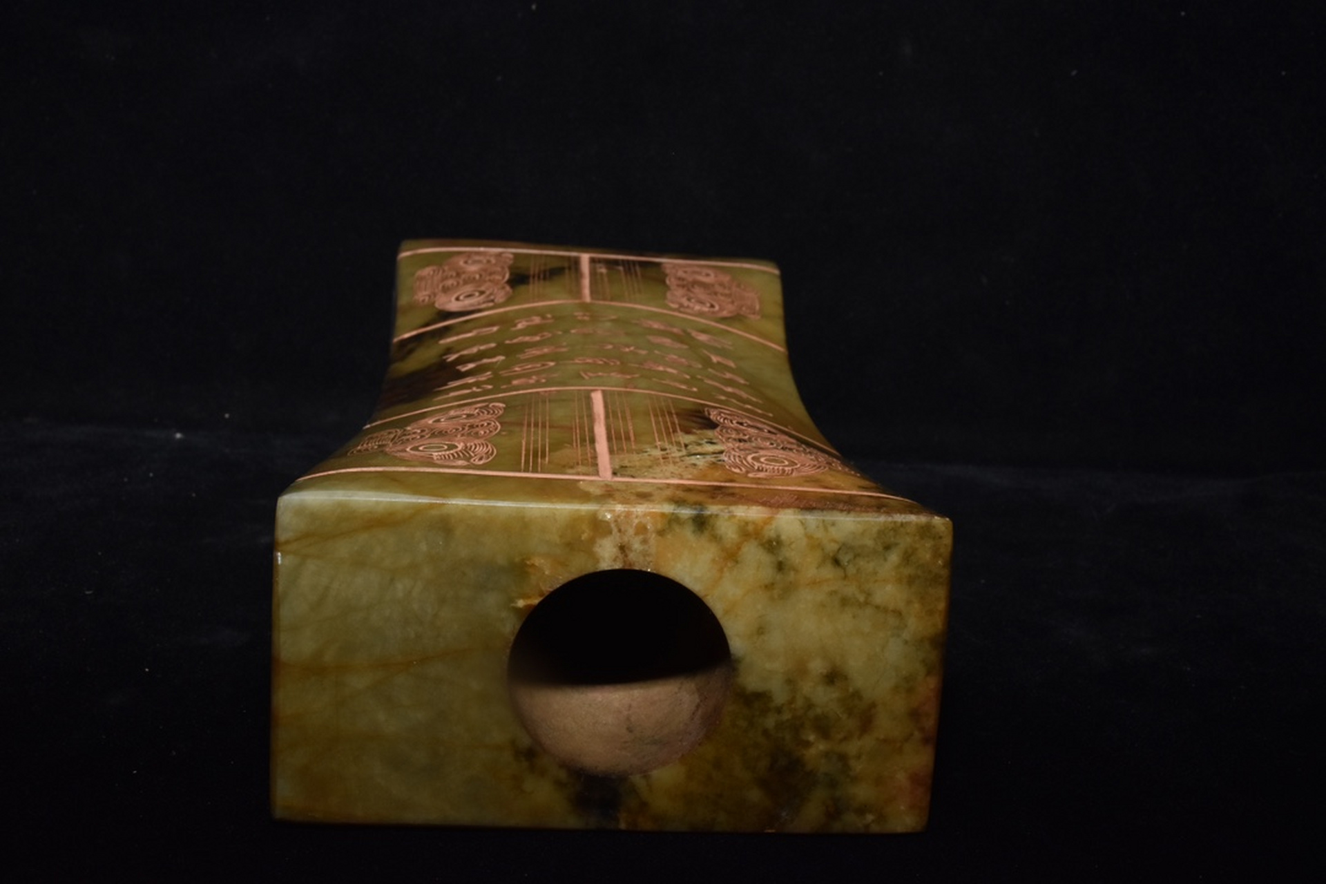 良渚文化老玉枕头,手工雕刻,包浆细腻,值得收藏,重量3.81千克